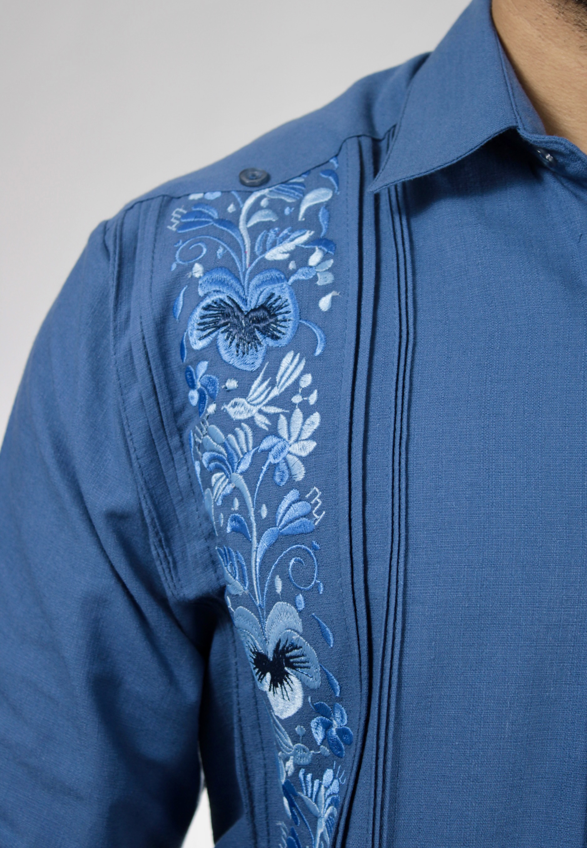 Foto 3 | Camisa Guayabera Yucateca Bordada Colibrí Manga Larga Azul Acero