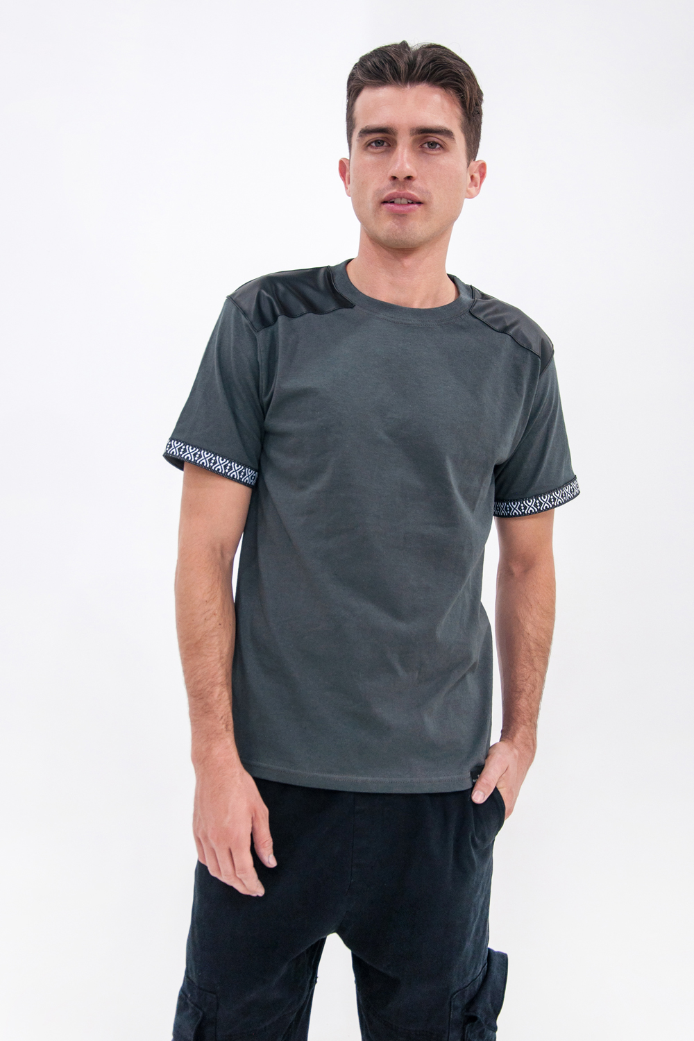 Foto 1 | Playera De Caballero A Ángelozano De Algodón Con Aplicación Sintético, Color Gris Al-w51