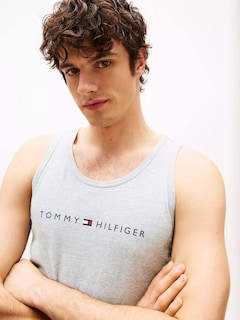 Foto 3 | Playera Tommy Hilfiger De Resaque Algodón Suave Logo De Hombre Color Gris