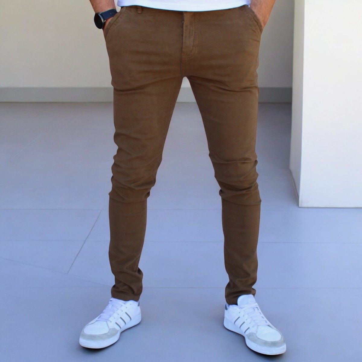 Foto 1 | Pantalón Skinny De Gabardina Caqui Obscuro John Silver