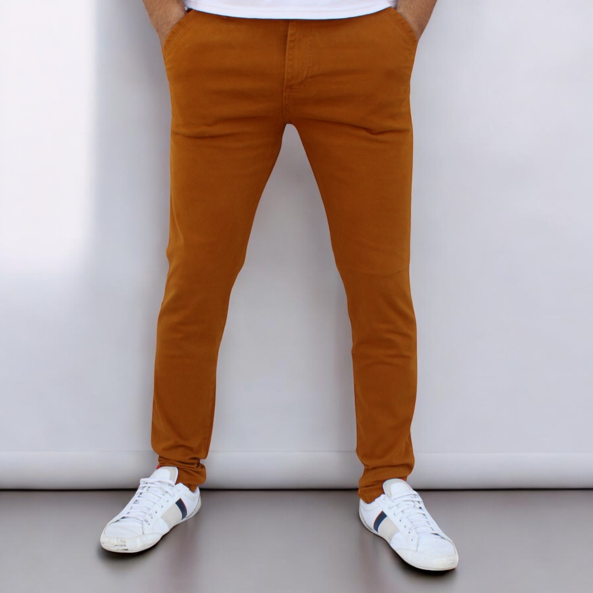Foto 2 pulgar | Pantalón Skinny De Gabardina Mostaza John Silver