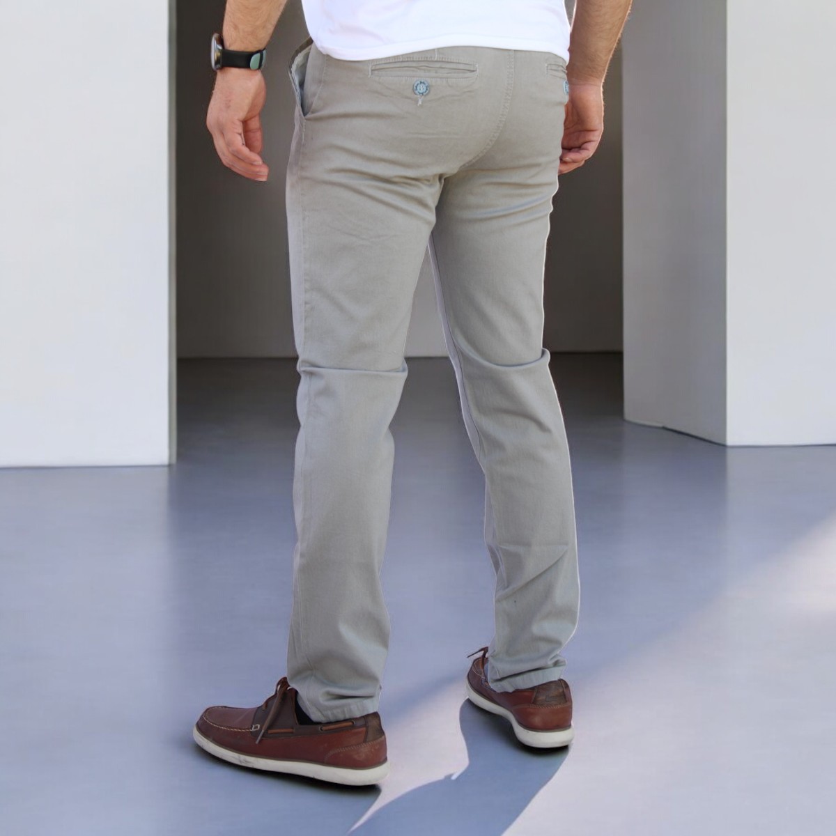 Foto 4 pulgar | Pantalón Slim Fit Gabardina Gris Claro
