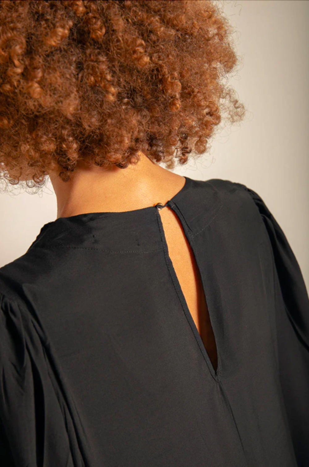 Foto 3 | Vestido Negro Largo Manga Larga Touche