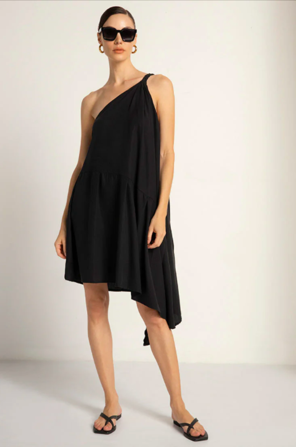 Vestido Negro Asimetrico Touche