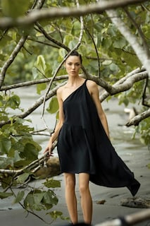 Foto 4 | Vestido Negro Asimetrico Touche