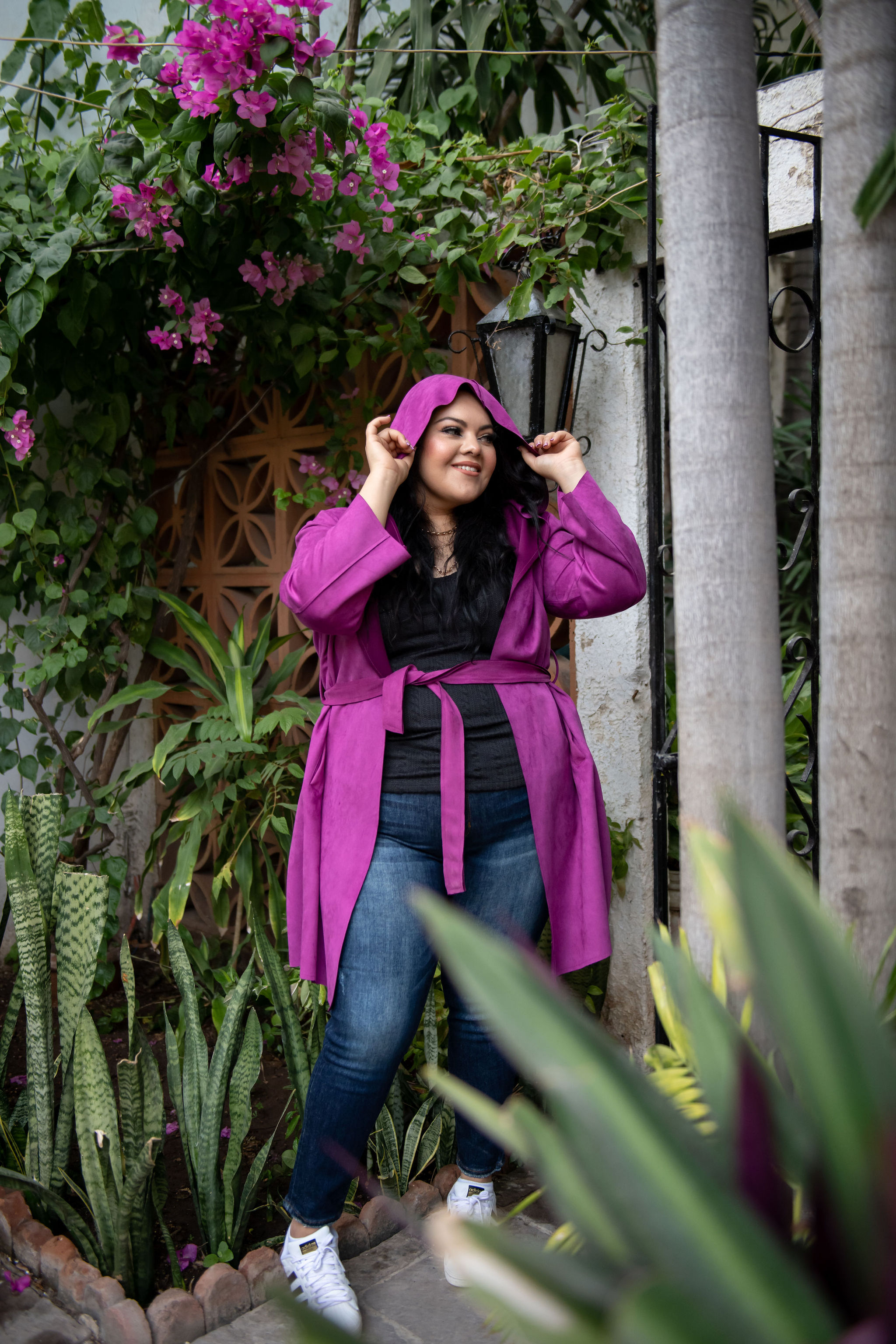 Foto 3 pulgar | Abrigo María Ferré 37230 Magenta Con Capucha Y Lazo Para Mujer Tallas Extras