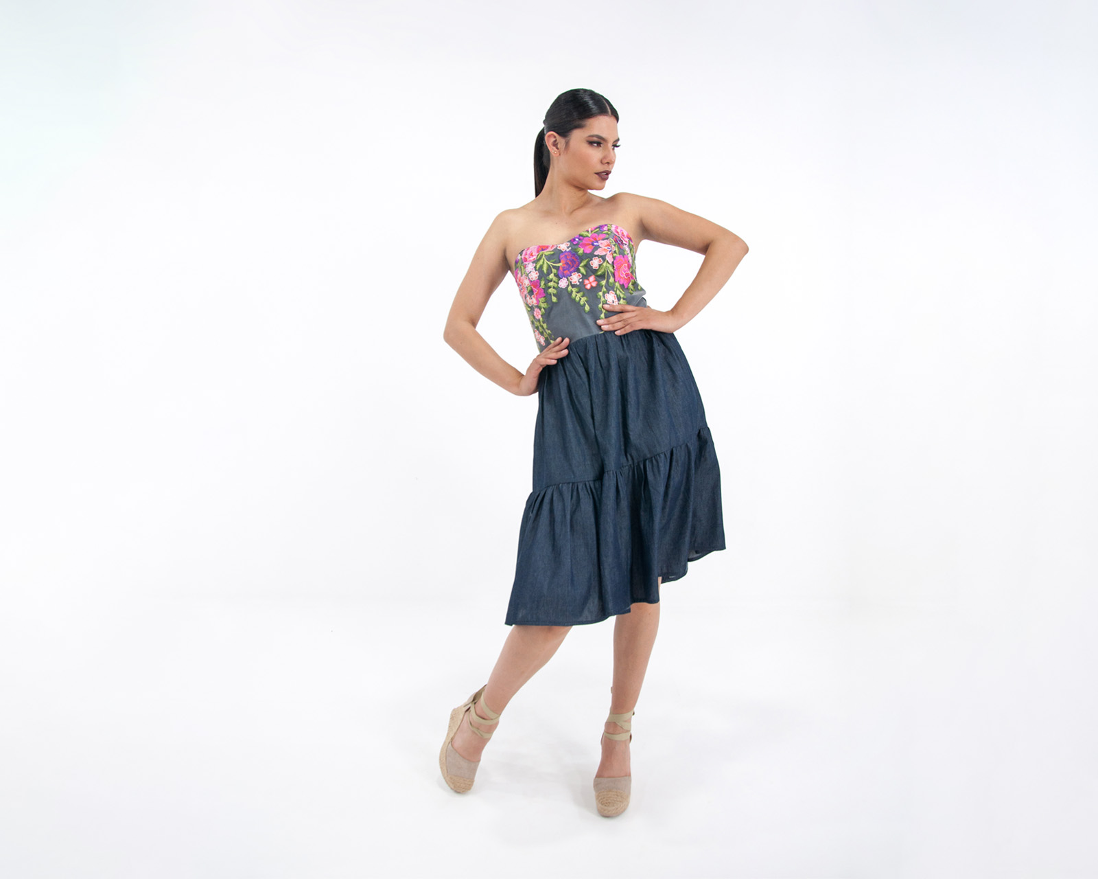 Foto 2 pulgar | Vestido A Ángelozano tipo Corseé Escote Corazón de Mezclilla