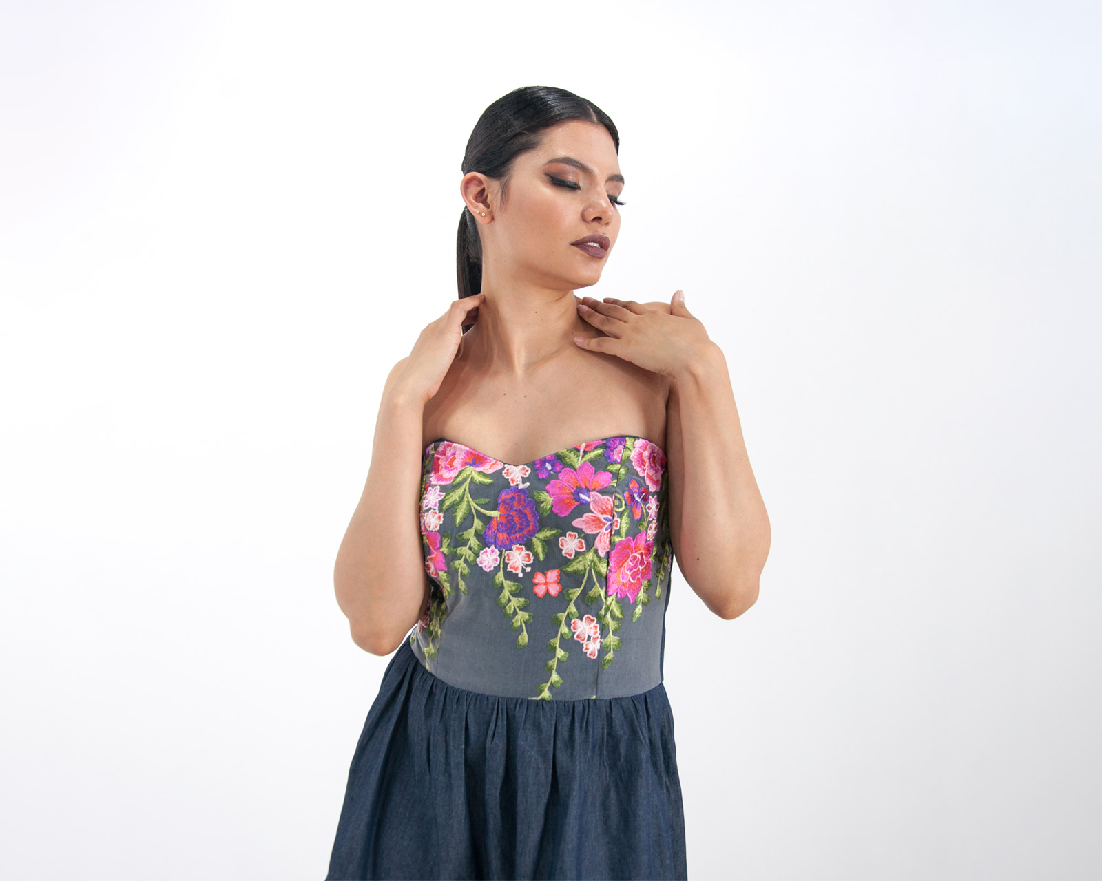 Foto 4 pulgar | Vestido A Ángelozano tipo Corseé Escote Corazón de Mezclilla