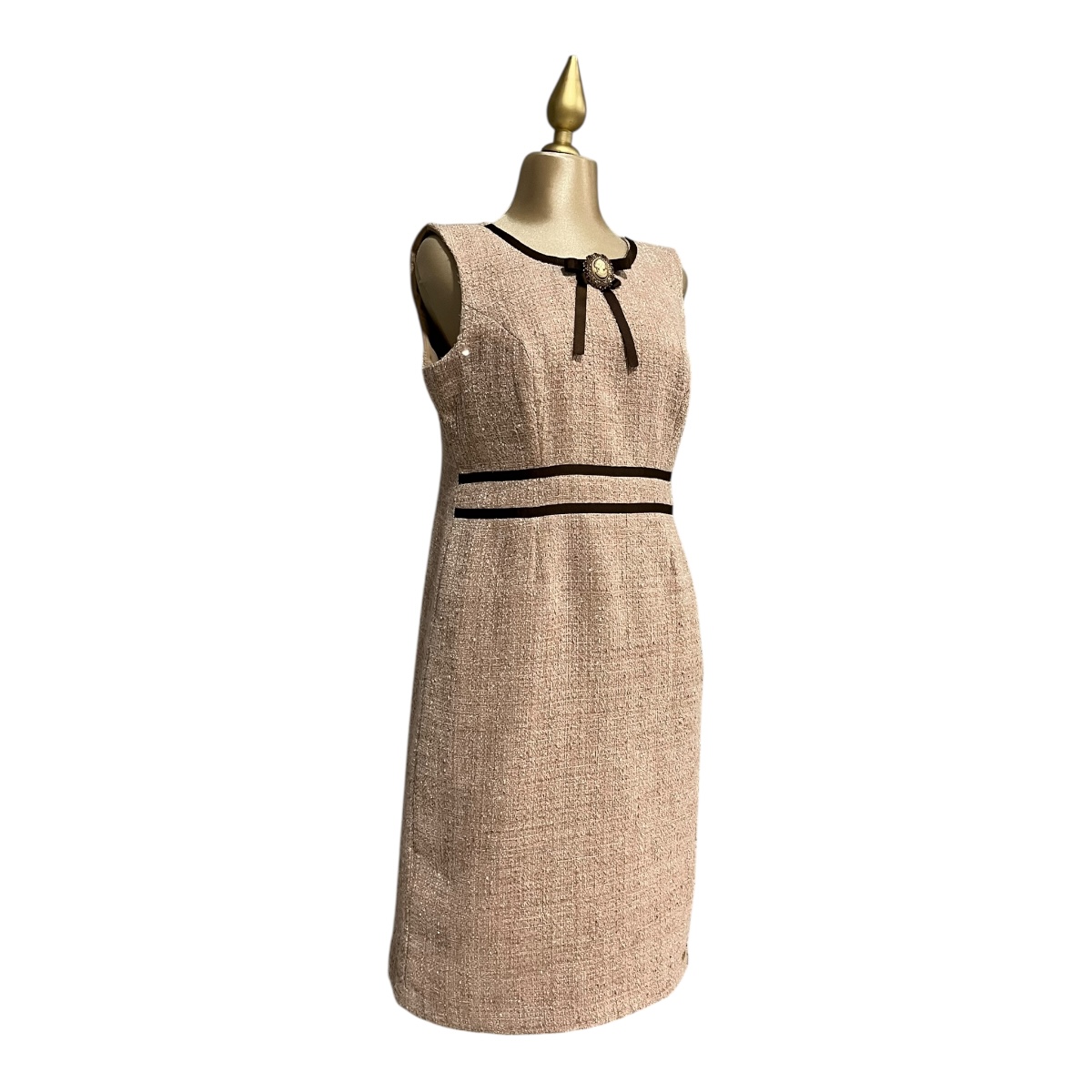 Foto 2 | Vestido Beige Con Broche Sin Mangas Mussi
