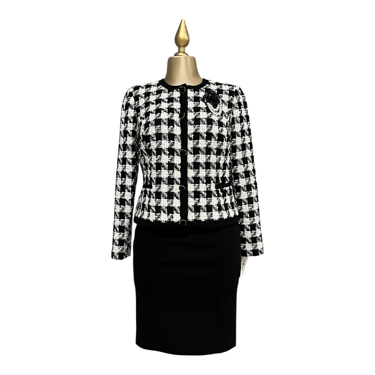 Foto 2 pulgar | Conjunto Saco/falda Con Broche Rosa Negra Mussi