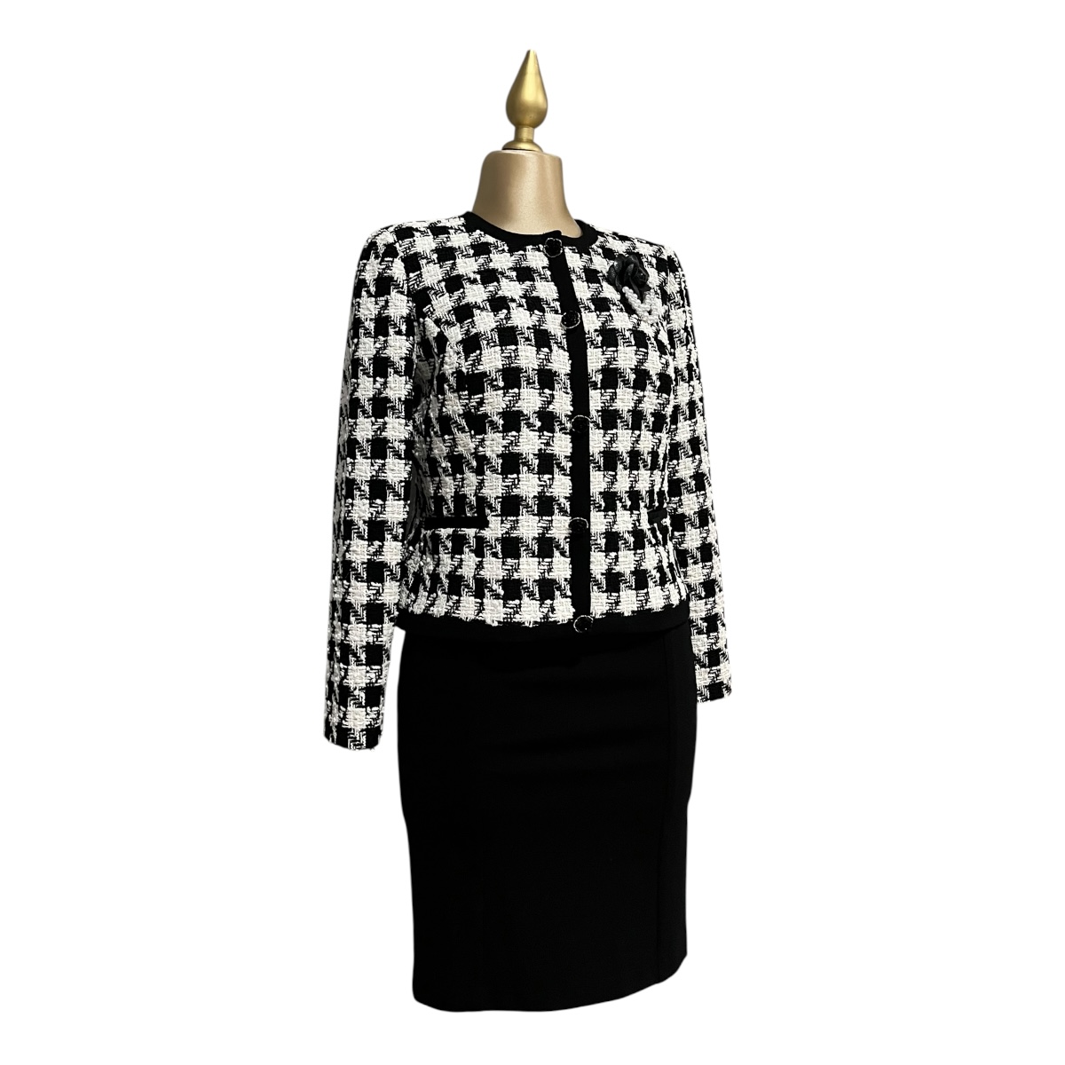 Foto 3 pulgar | Conjunto Saco/falda Con Broche Rosa Negra Mussi