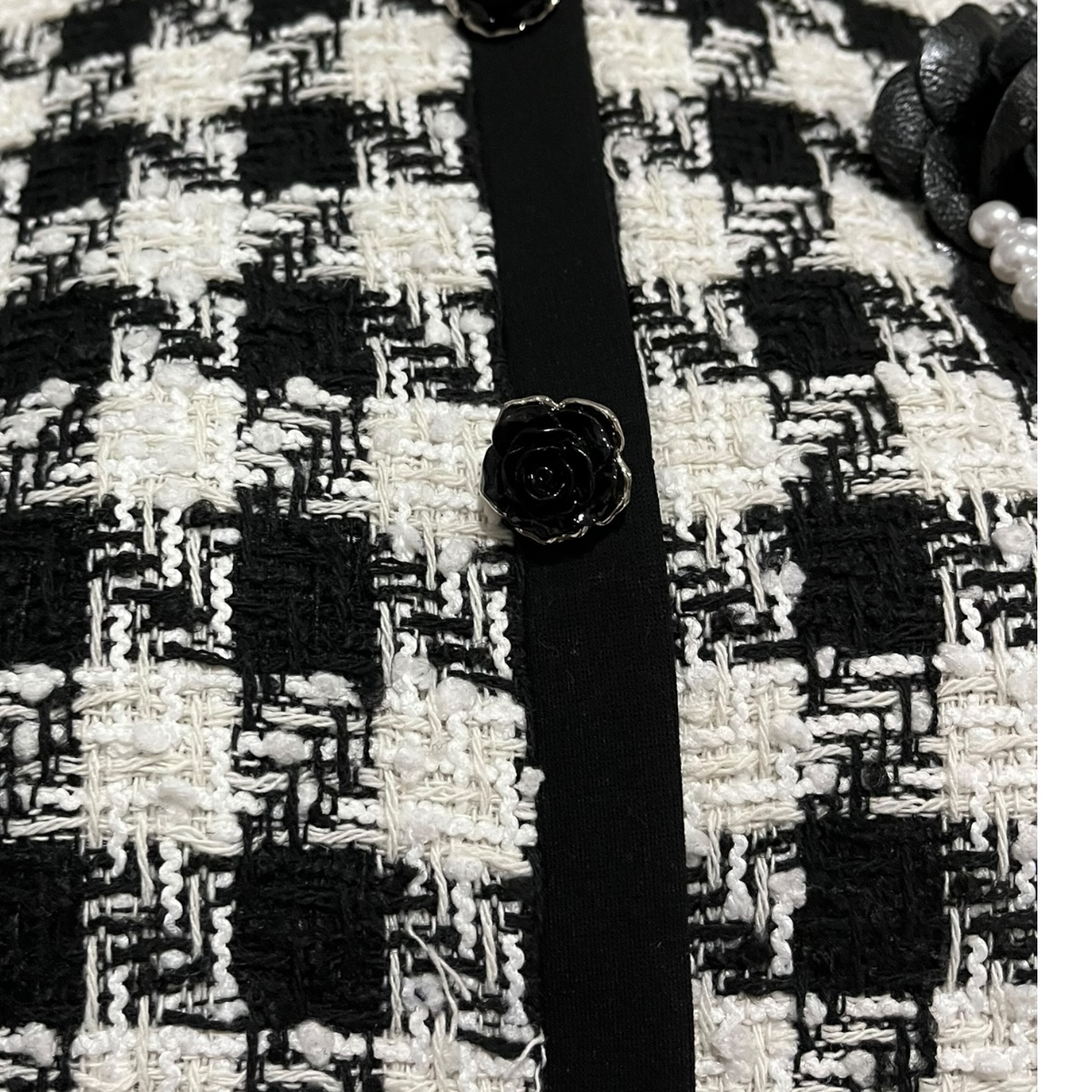 Foto 7 pulgar | Conjunto Saco/falda Con Broche Rosa Negra Mussi