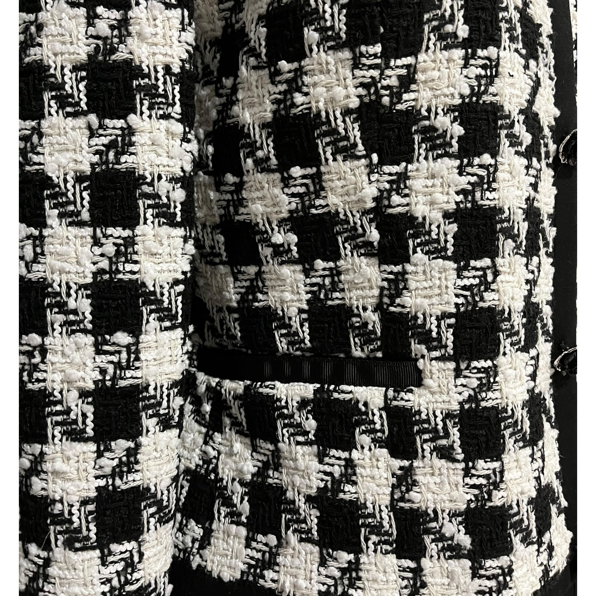 Foto 8 pulgar | Conjunto Saco/falda Con Broche Rosa Negra Mussi