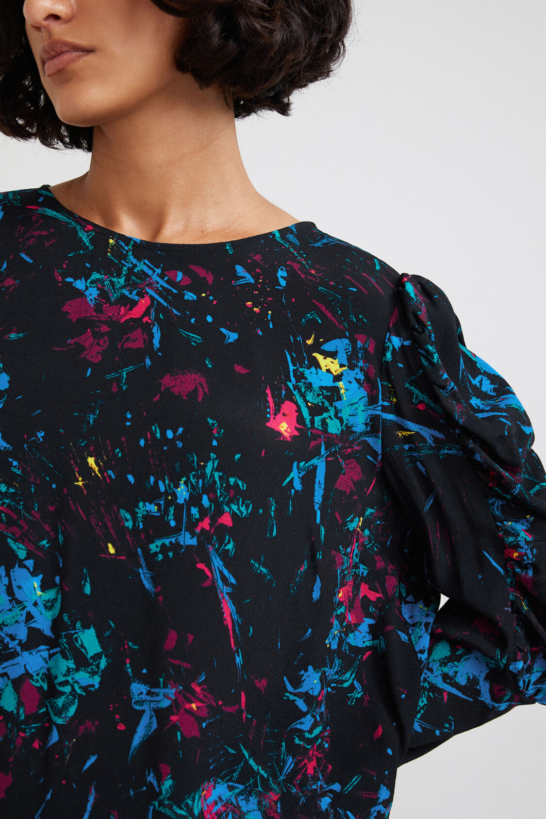 Foto 4 pulgar | Blusa Mangas Abullonadas Desigual Negra para Mujer