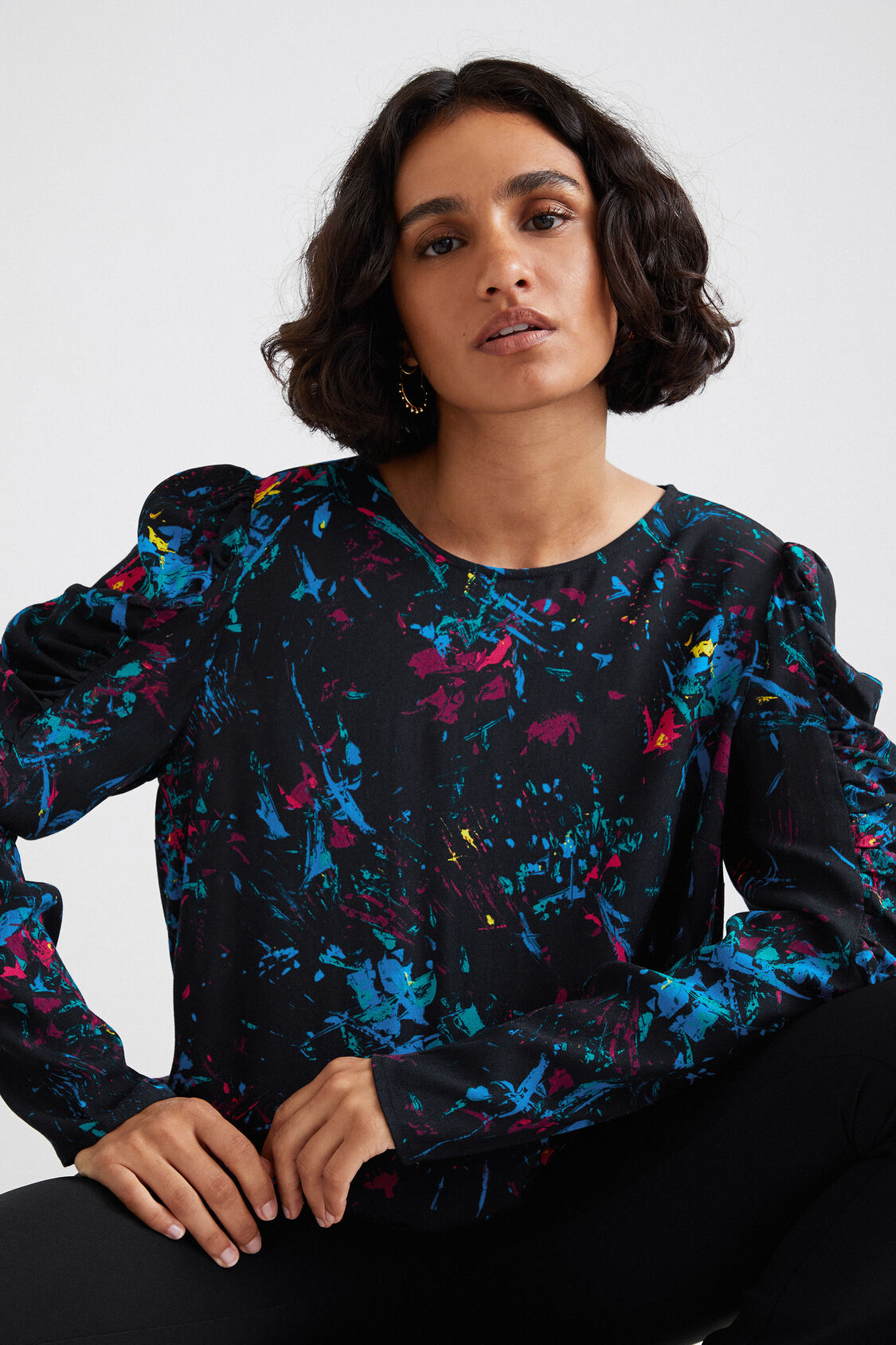 Foto 5 pulgar | Blusa Mangas Abullonadas Desigual Negra para Mujer