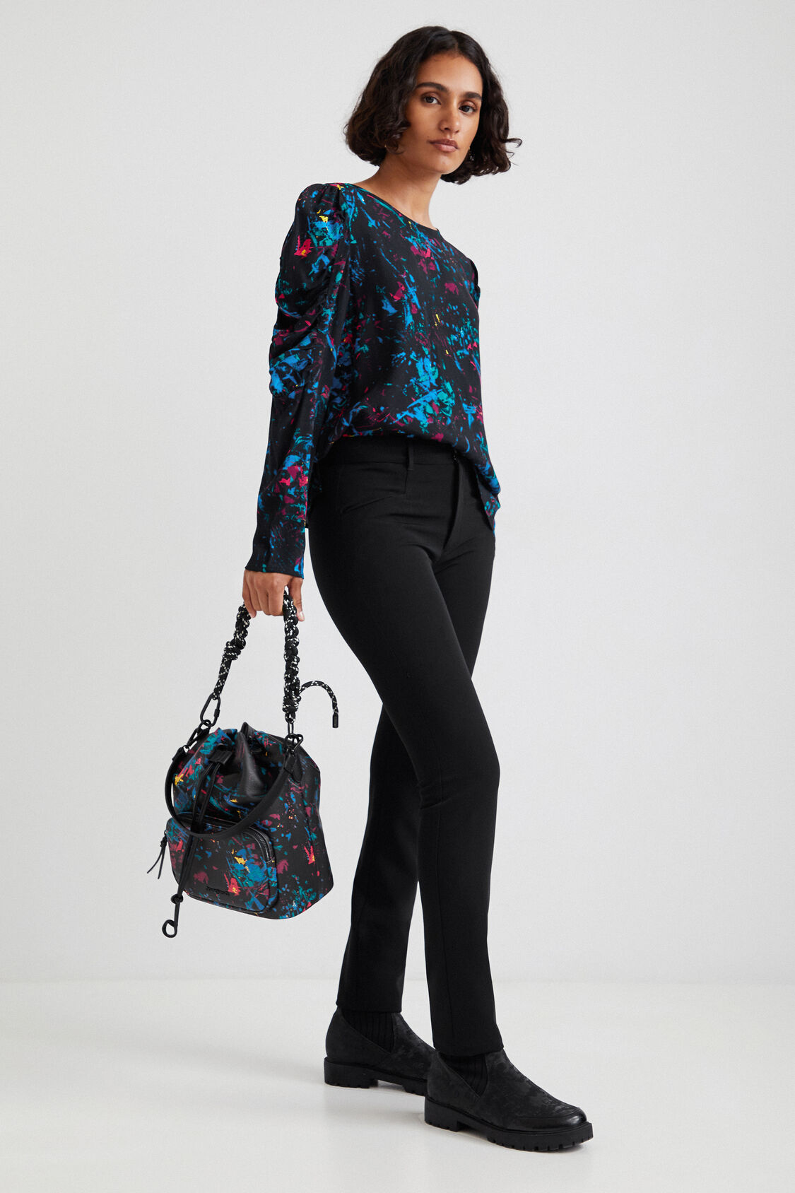 Foto 6 pulgar | Blusa Mangas Abullonadas Desigual Negra para Mujer