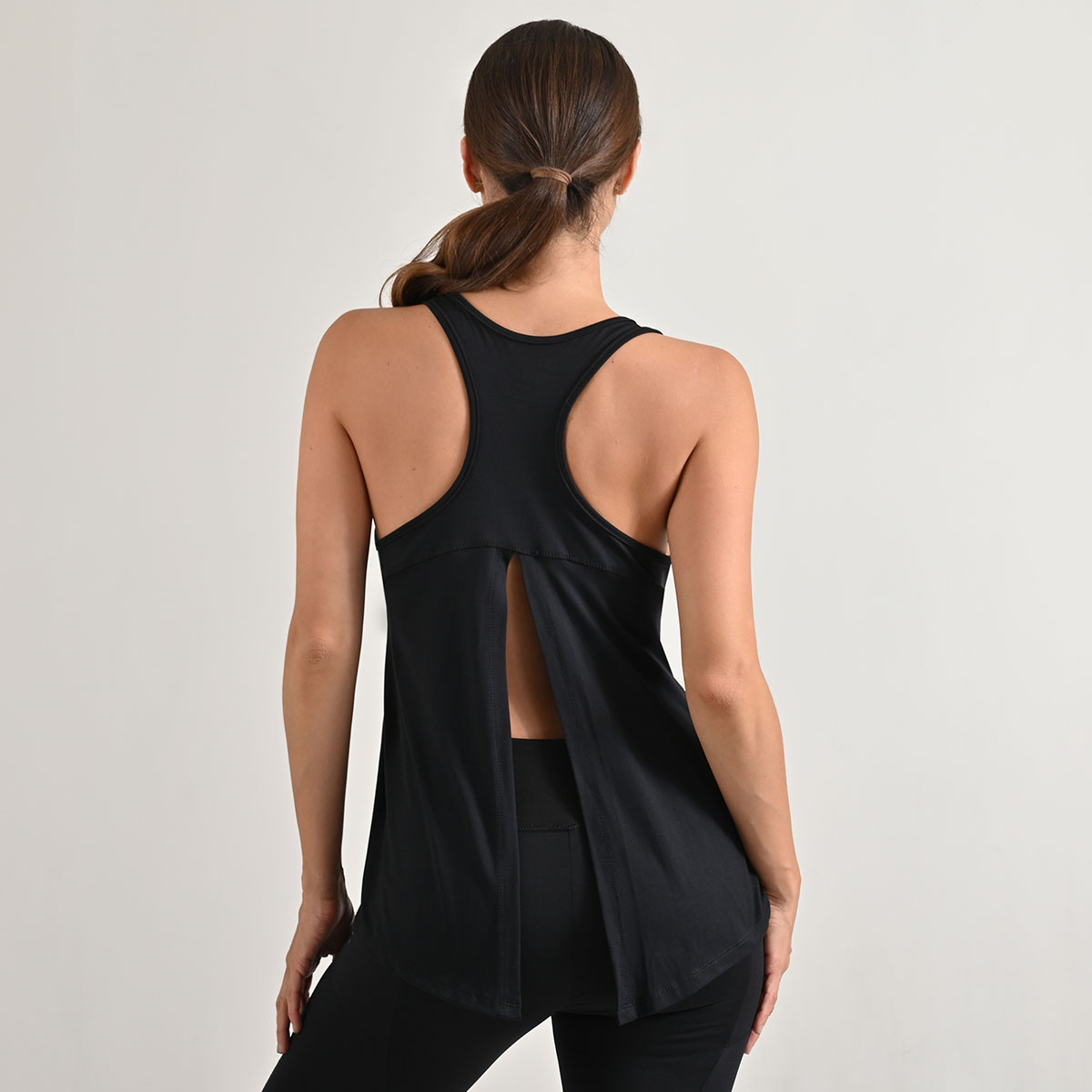 Foto 6 pulgar | Blusa Everlast color Negro para Mujer
