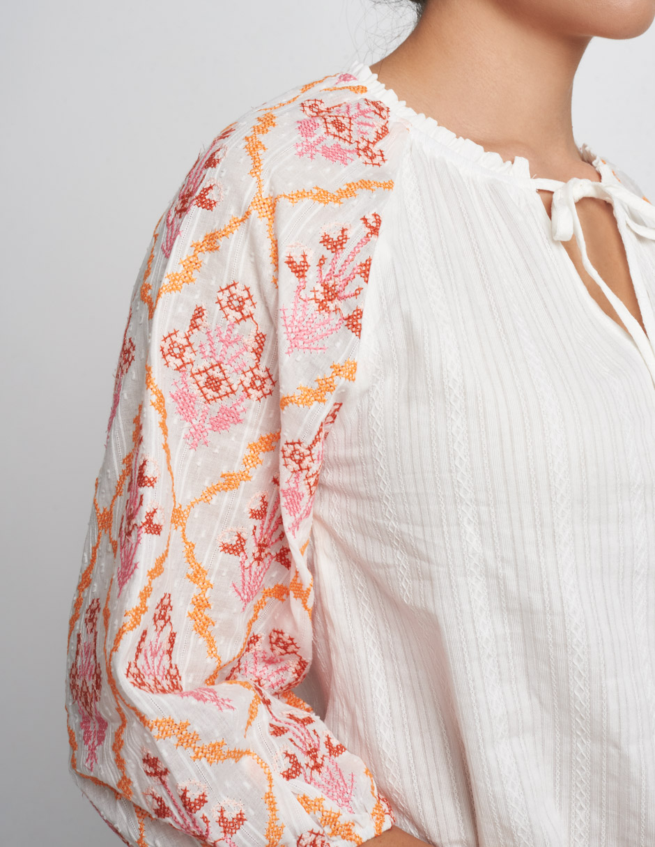 Foto 4 pulgar | Blusa Devendi Blanca Bordada