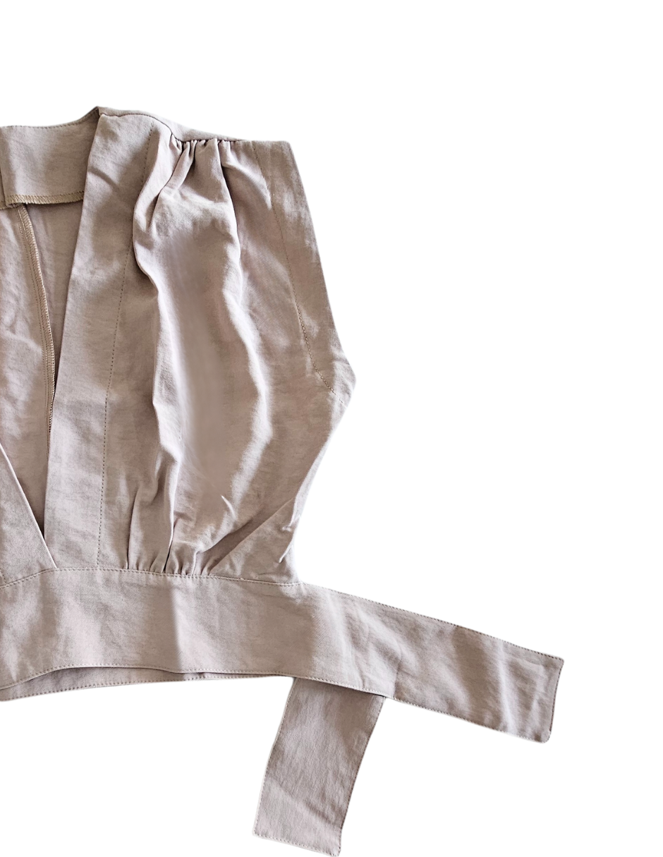 Foto 4 pulgar | Blusa Cuello En V Con Amarre Behla J&b Talla S Color Arena