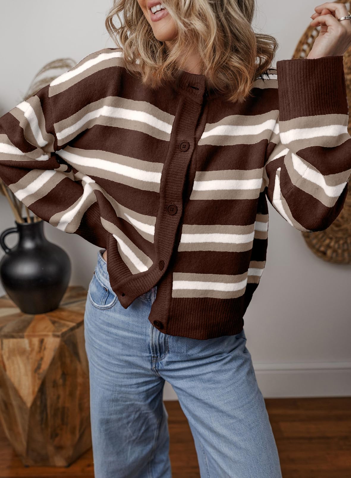 Foto 3 | Jersey Tipo Cárdigan Evaless 2024 Con Rayas Marrones Recortadas Para Mujer - Venta Internacional.
