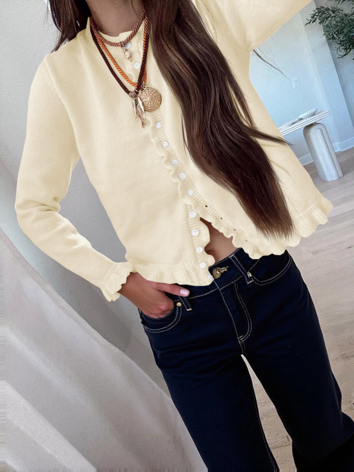 Foto 2 | Jersey Tipo Cárdigan Saodimallsu Para Mujer Con Volantes Y Botones  Color Beige - Venta Internacional.