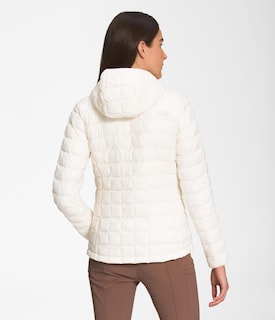 Foto 3 | Sudadera Con Capucha The North Face Thermoball Eco 2.0 Para Mujer Gardenia Blanca - Venta Internacional.