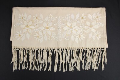 Foto 3 | Rebozo Chal Yucateco Artesanal Beige Bordado a Mano