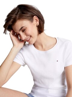 Foto 3 | Playera Tommy Hilfiger Essential Favorite Flag para Mujer - Venta Internacional