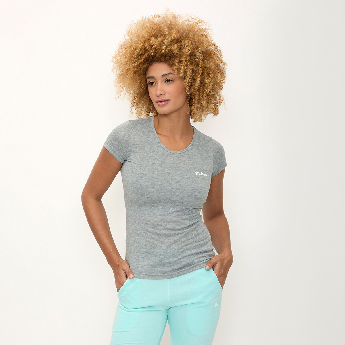 Foto 2 pulgar | Playera Wilson Polyspun Cuello Redondo Lisa Para Mujer