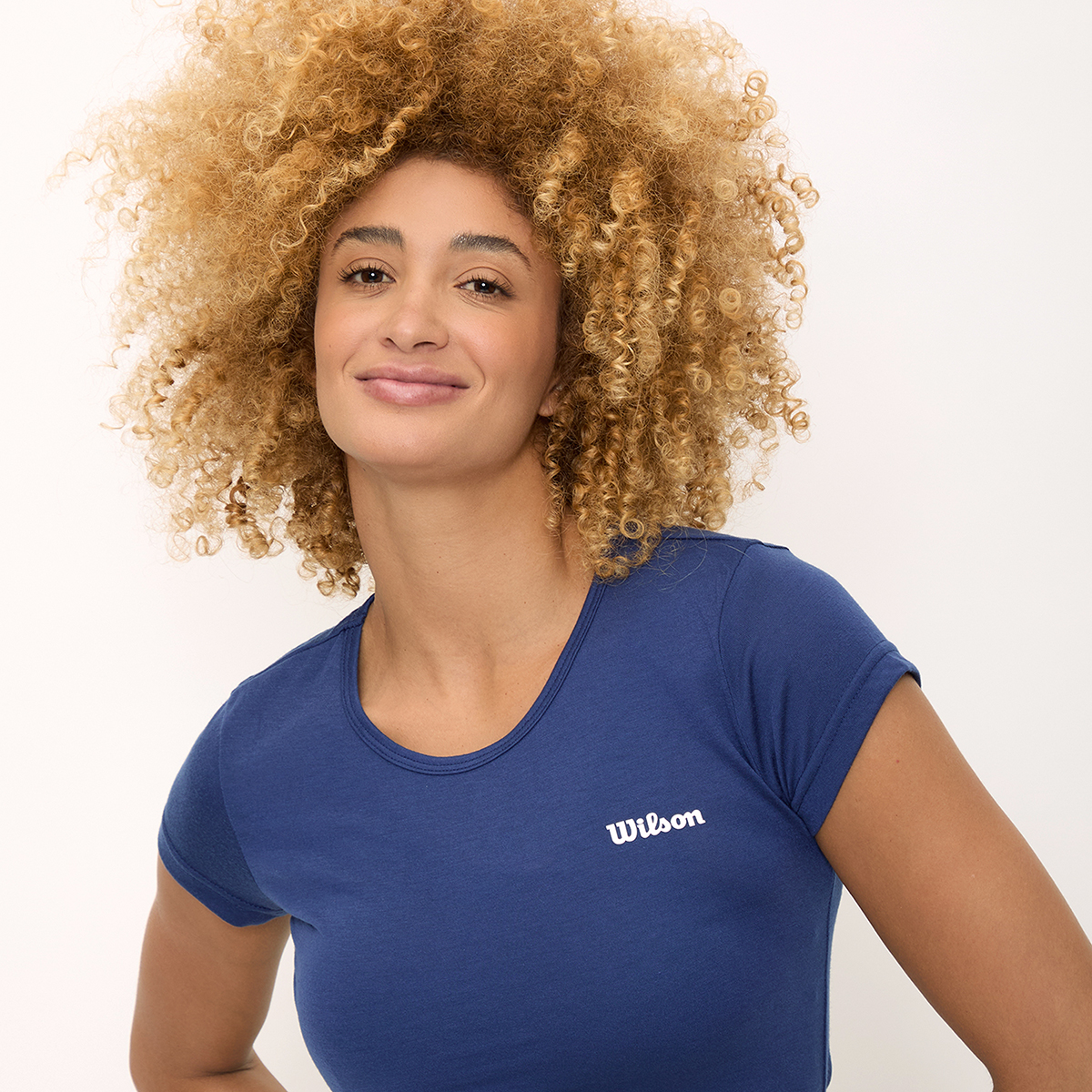 Foto 3 pulgar | Playera Wilson Polyspun Cuello Redondo Lisa Para Mujer