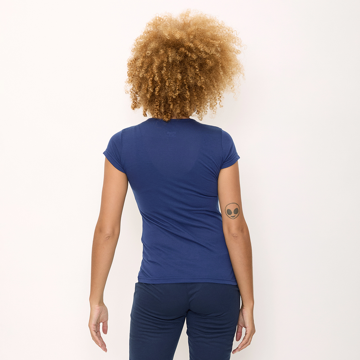 Foto 5 pulgar | Playera Wilson Polyspun Cuello Redondo Lisa Para Mujer