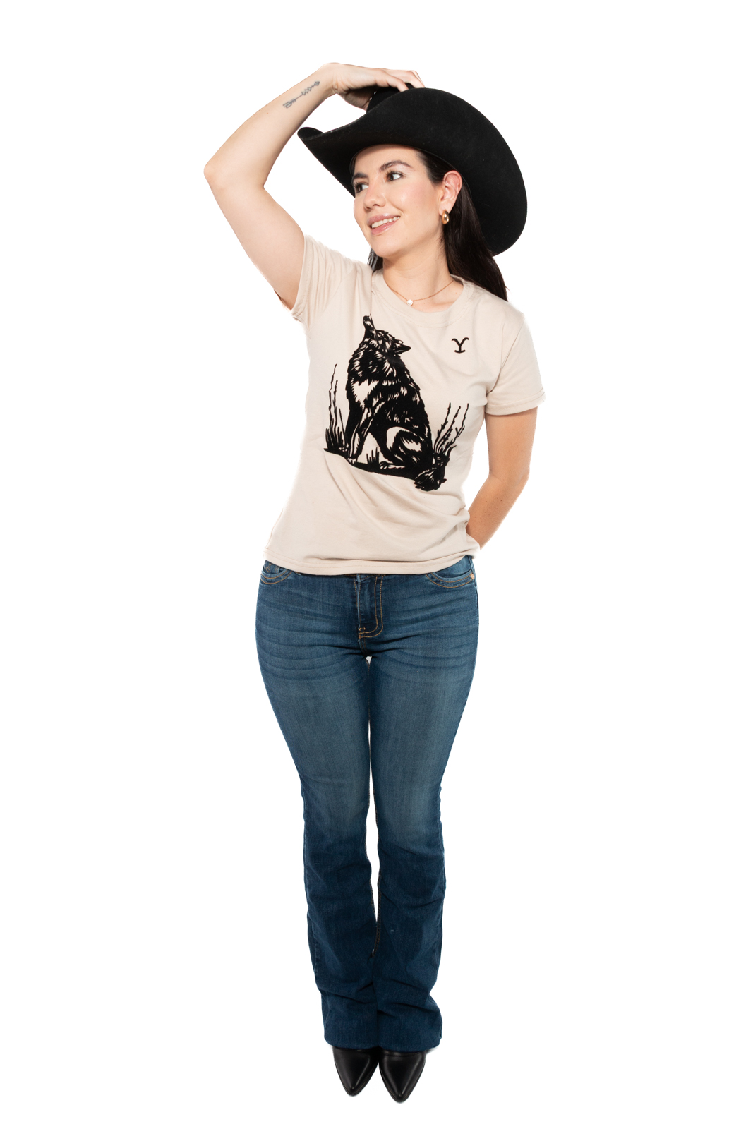 Foto 5 pulgar | Playera Yellowstone Lobo Terciopelo Arena