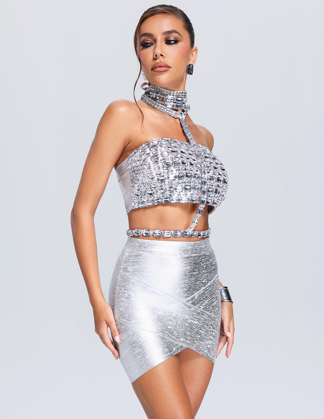 Foto 5 pulgar | Camiseta Bella Barnett Con Diamantes De Imitación, Halter, Plata Brillante - Venta Internacional.