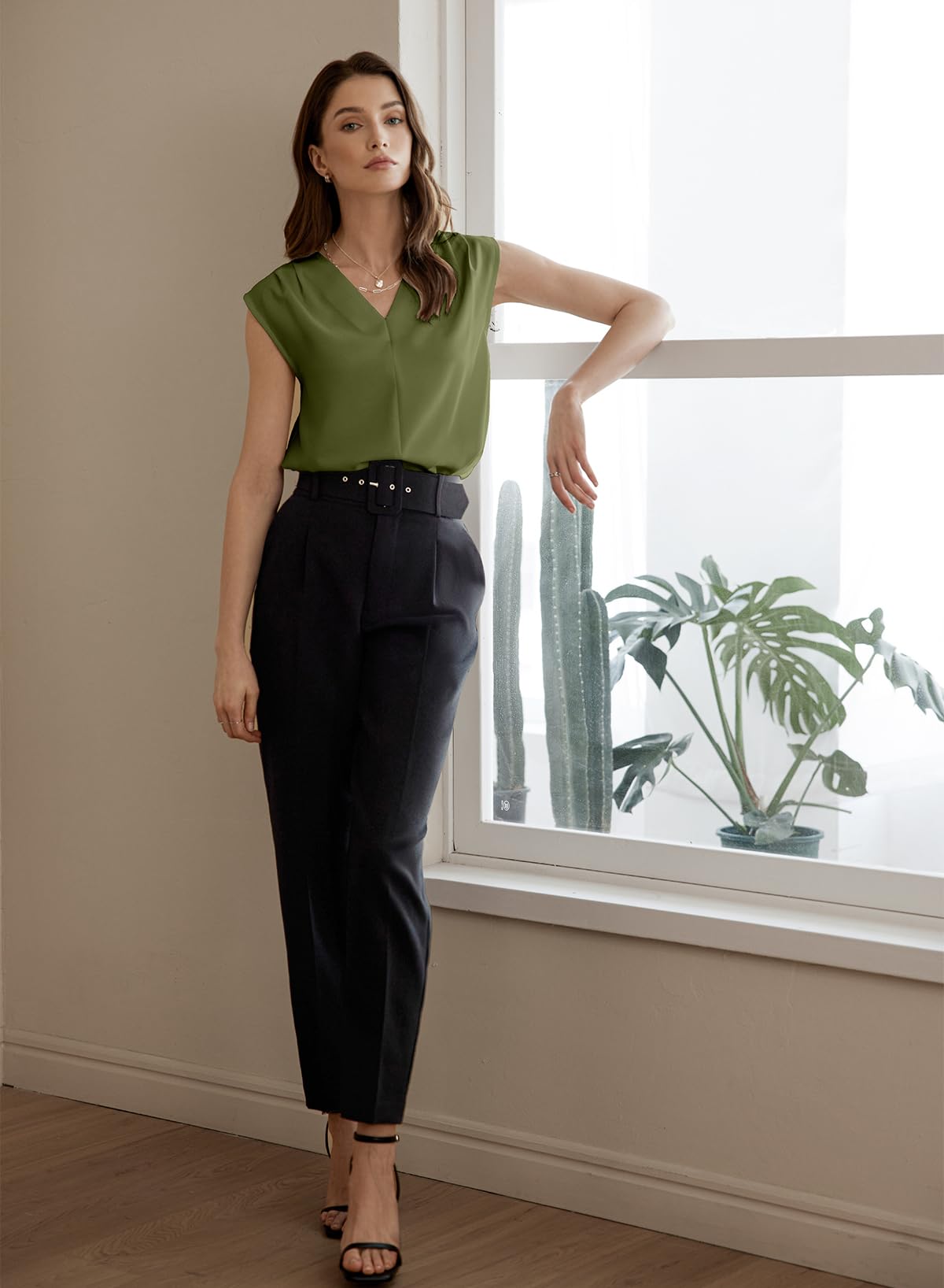 Foto 6 pulgar | Blusa Evaless Sin Mangas Con Cuello En V Plisada Para Mujer, Color Verde Helecho S - Venta Internacional.