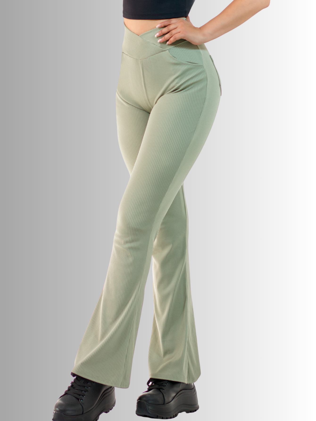 Foto 3 pulgar | Leggings Verde Claro Acampanados con Bolsillos para Mujer