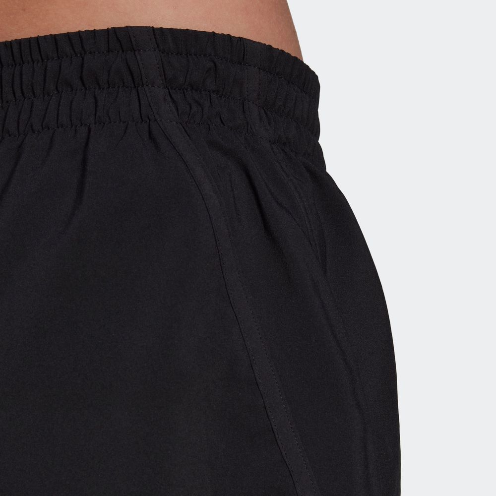 Foto 8 pulgar | Shorts Run It Adidas Negro Mujer