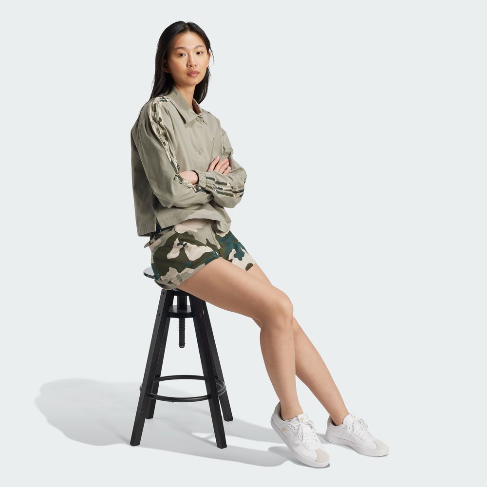 Foto 6 | Shorts Cargo Essentials 3 Franjas Estampado De Camuflaje Adidas Verde Mujer