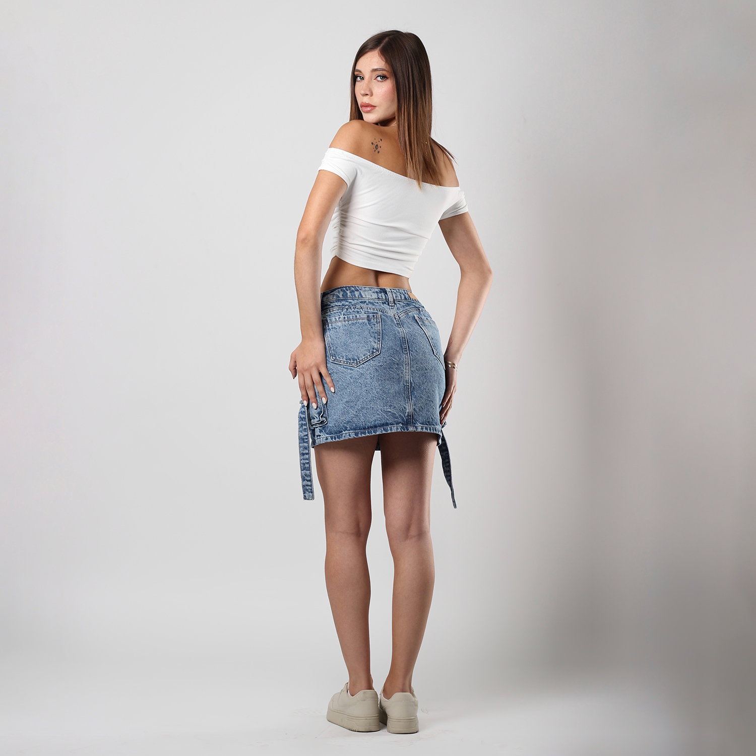 Foto 4 | Falda Cargo Mujer Mezclilla Tiro Medio Bolsas Traseras Azul