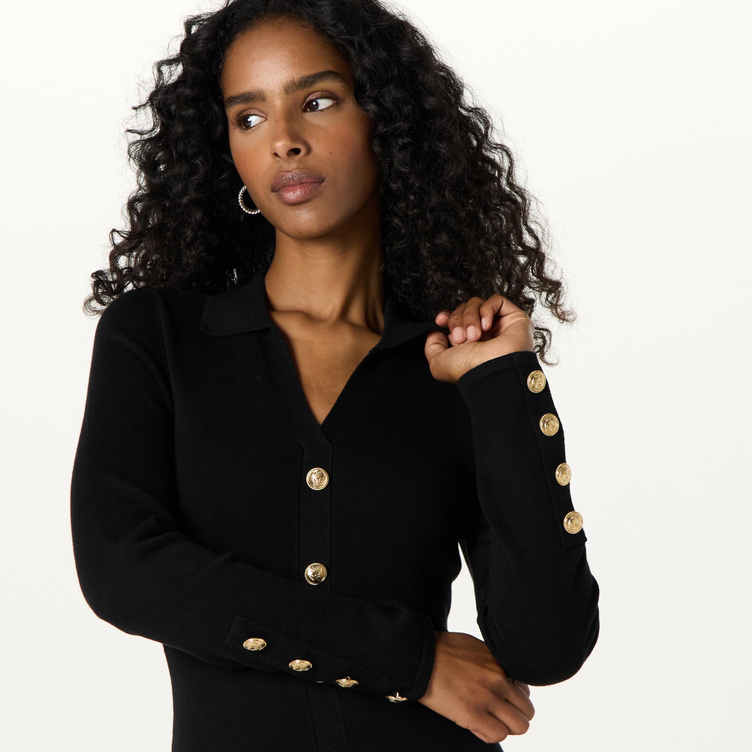 Foto 4 pulgar | Vestido Midi Tipo Suéter The Drop Negro Con Botón Dorado Para Mujer - Venta Internacional.