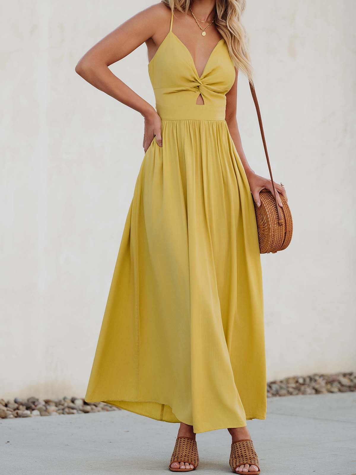 Foto 3 | Vestido Largo Cupshe Con Cuello En V Torcido Sin Mangas Y Recorte Amarillo - Venta Internacional.