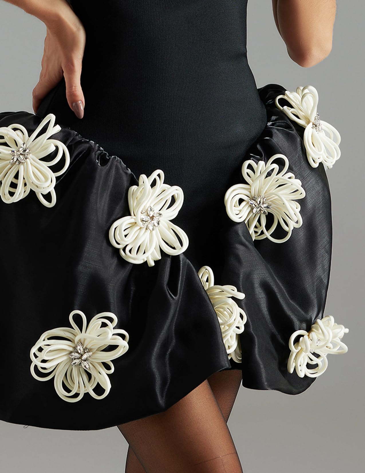 Foto 7 pulgar | Vestido Bella Barnett Line Con Estampado De Flores, Vendaje Negro Sin Espalda - Venta Internacional.