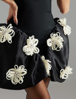 Foto 6 | Vestido Bella Barnett Line Con Estampado De Flores, Vendaje Negro Sin Espalda - Venta Internacional.