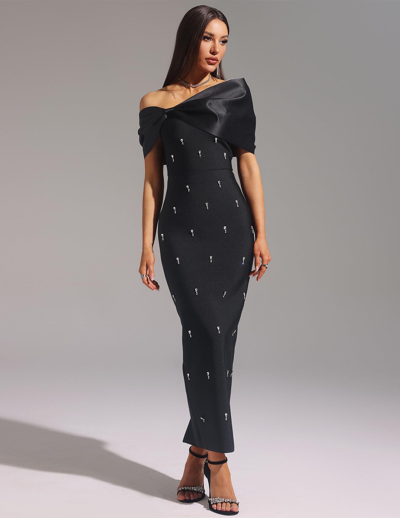 Foto 3 pulgar | Vestido De Cóctel Bella Barnett Elegante Negro Con Hombros Descubiertos - Venta Internacional.