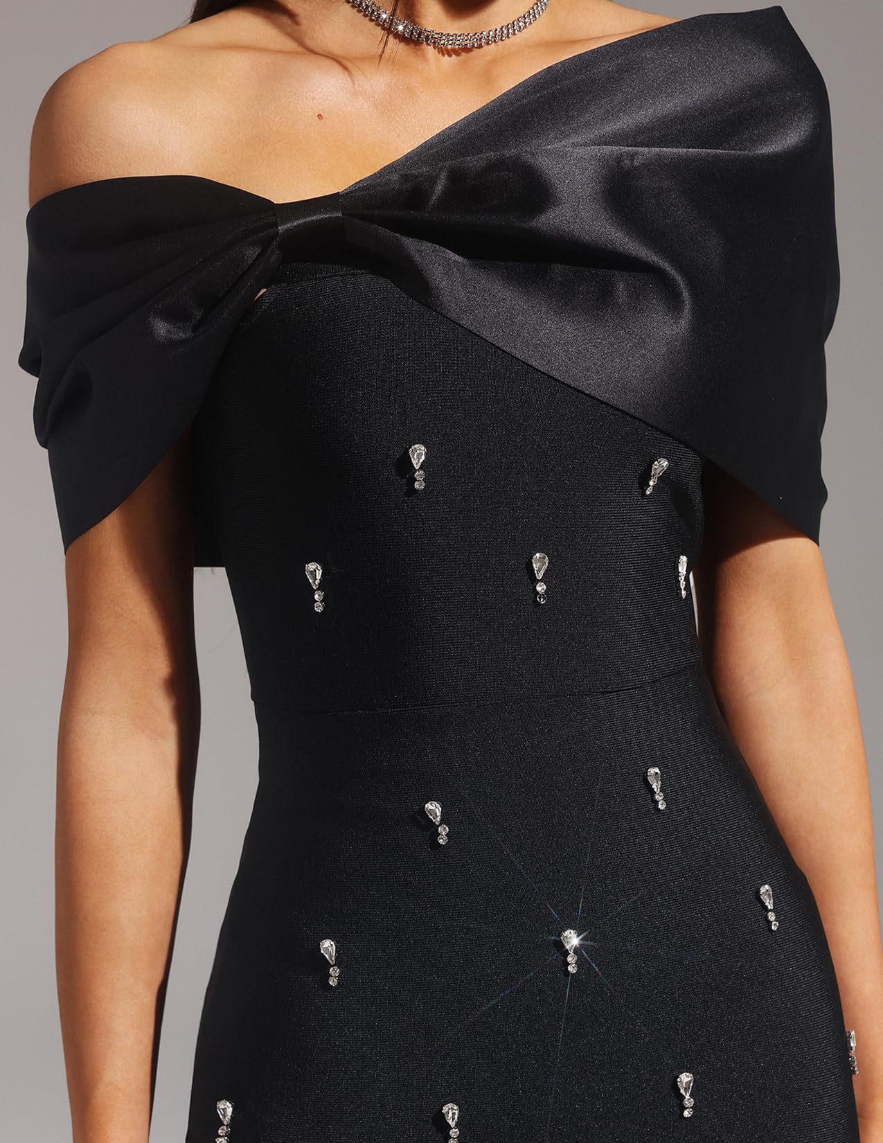 Foto 6 pulgar | Vestido De Cóctel Bella Barnett Elegante Negro Con Hombros Descubiertos - Venta Internacional.
