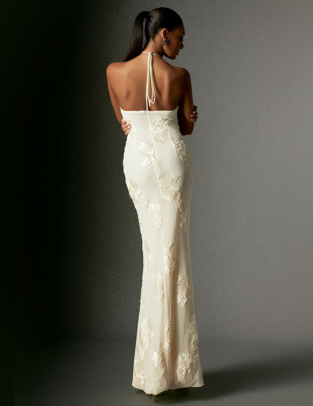 Foto 4 pulgar | Vestido Bella Barnett Con Bordado Blanco, Halter, Maxi Bodycon Para Mujer - Venta Internacional.