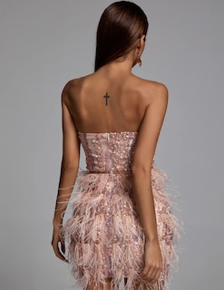 Foto 3 | Vestido Bella Barnett Con Flecos Y Plumas, Lentejuelas, Corte Bajo, Rosa - Venta Internacional.