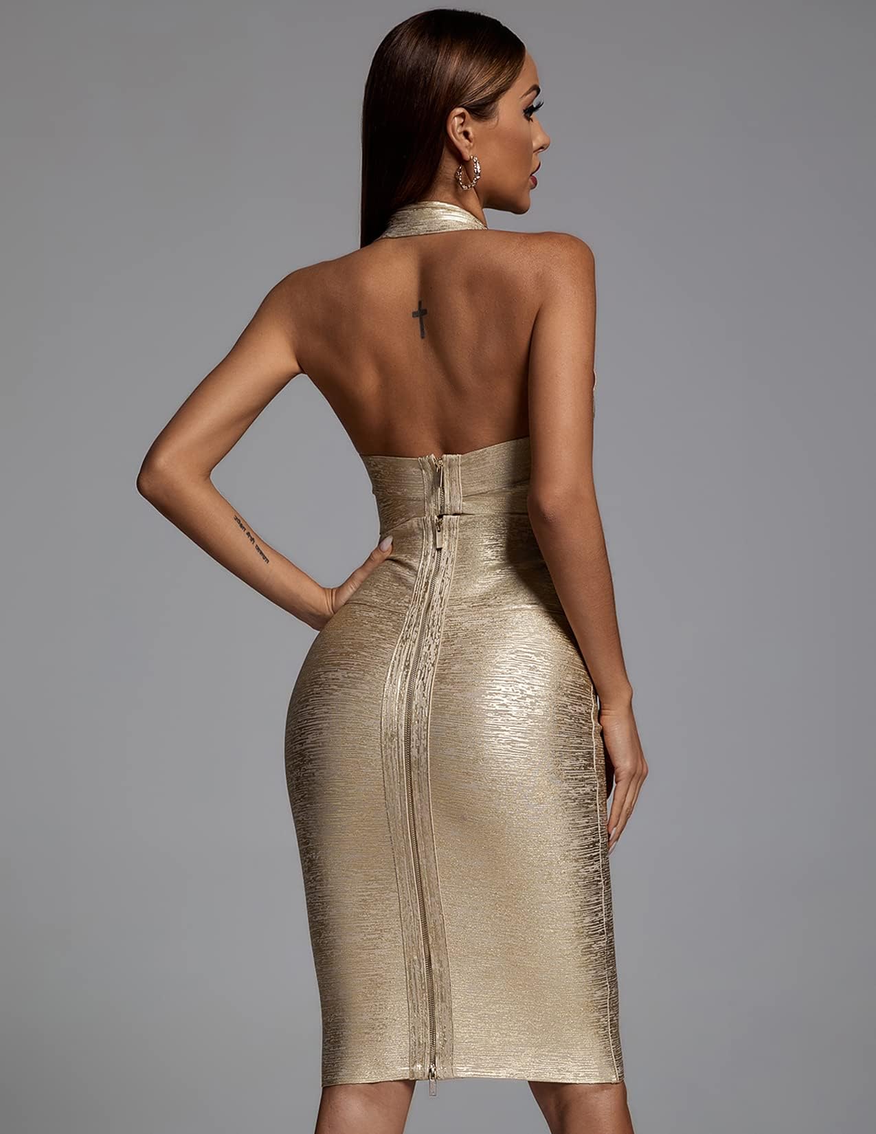 Foto 4 pulgar | Vestido Ajustado De Bella Barnett, Sexy, Con Recorte, Halter, Sin Espalda, Dorado - Venta Internacional.