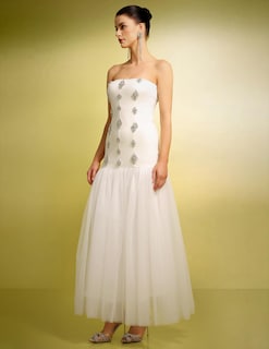 Foto 4 | Vestido Bella Barnett Blanco Sin Mangas En Tubo Y Malla Diamantada De Tul - Venta Internacional.