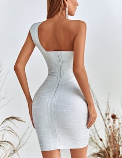 Foto 3 | Vestido Bella Barnett Mini Metalizado Con Un Solo Hombro Y Espalda Plateada - Venta Internacional.