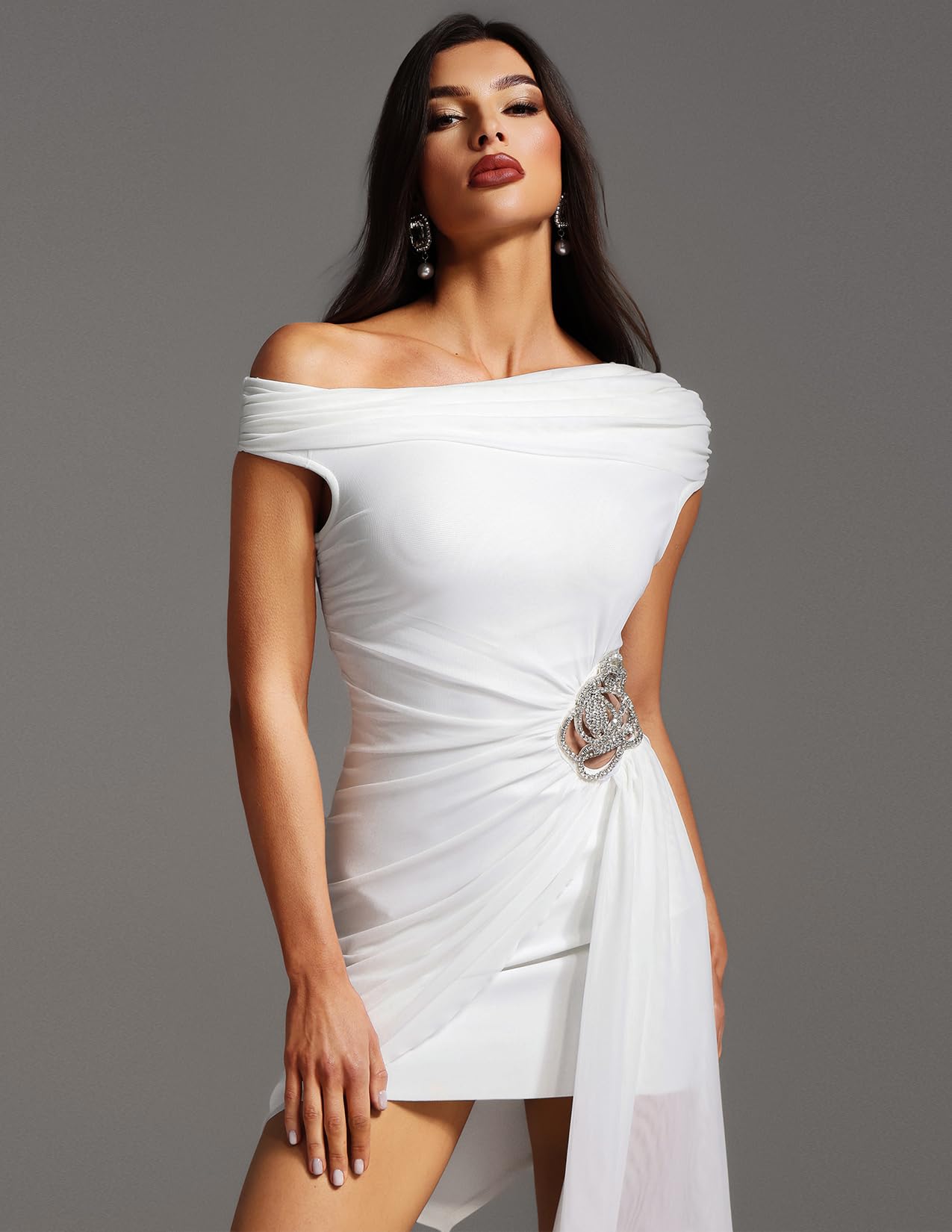 Foto 5 pulgar | Vestido Bella Barnett Elegante Con Hombros Descubiertos Y Fruncidos Blancos - Venta Internacional.